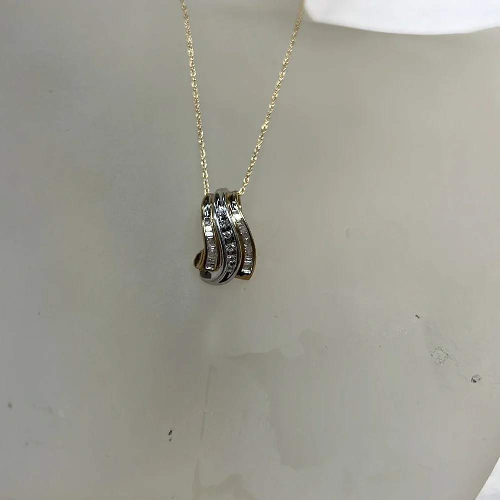 Round Diamonds 10K Gold Pendant - Picture 3 of 7